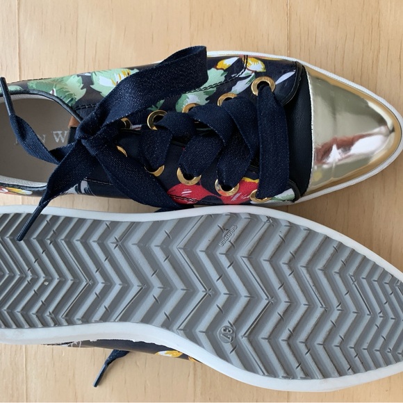 Ron White - Women’s Navy Floral & Metallic Lace-Up Sneakers (37) - Picture 4 of 5